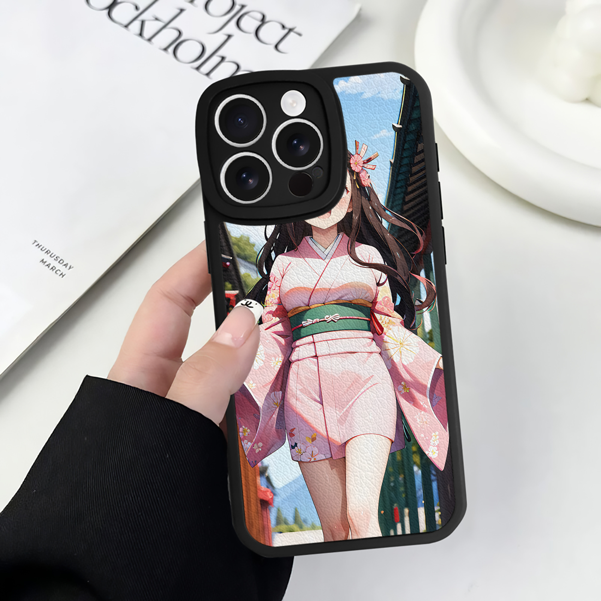 （画像用） 鬼滅の刃（きめつのやいば）竈門 禰󠄀豆子／かまど ねずこ Kamado Nezuko 【iPhone 16シリーズ対応】シリコンスマホケース（レザー調） 材質：シリコン